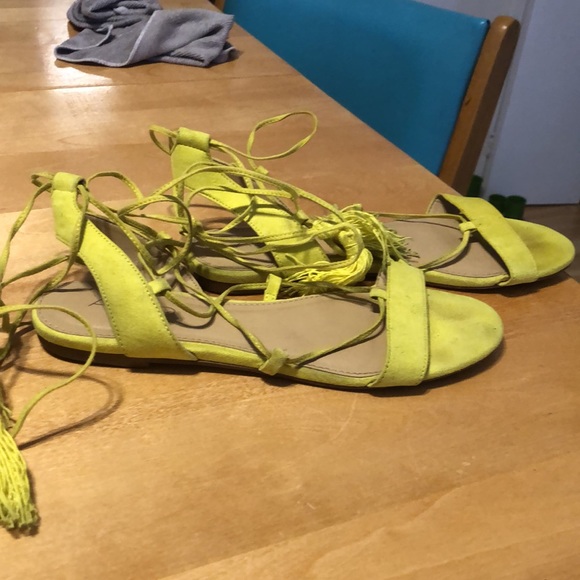 Pompom neon yellow tie up sandals - Picture 2 of 3